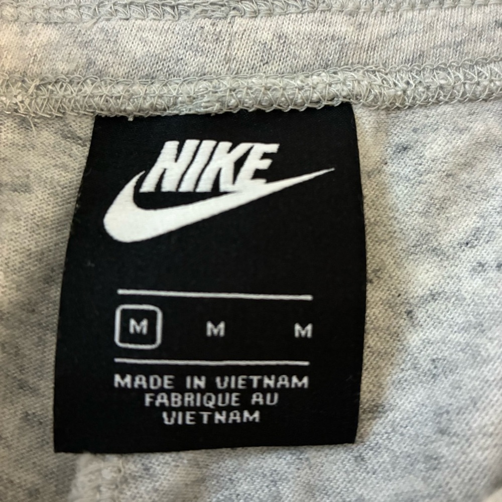 Nike Gray Women’s Shorts - Picture 4 of 7